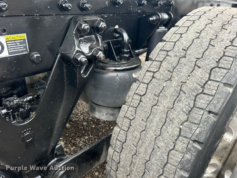 image for item EG1409 2006 Kenworth T800 semi truck