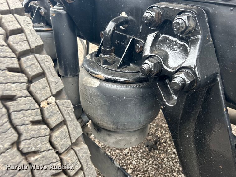 image for item EG1409 2006 Kenworth T800 semi truck