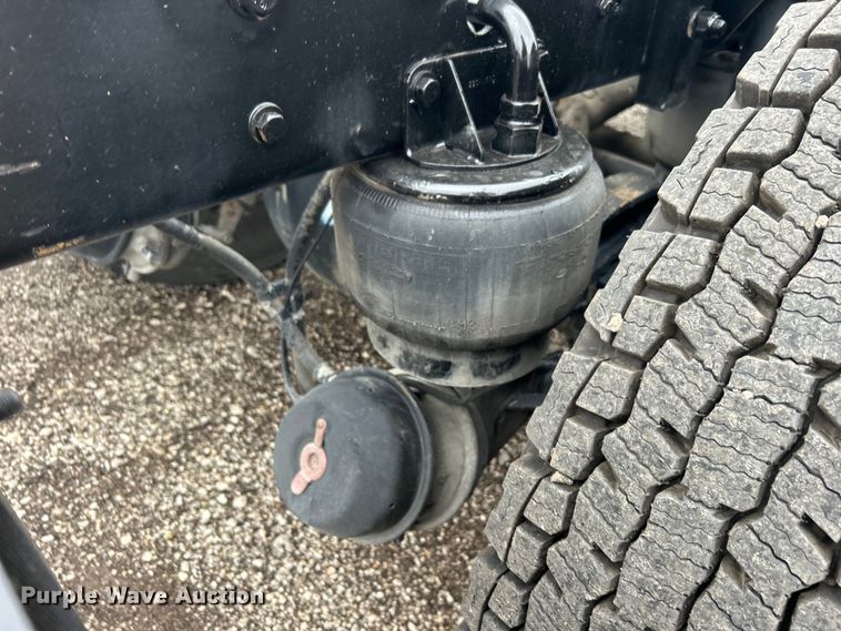 image for item EG1409 2006 Kenworth T800 semi truck