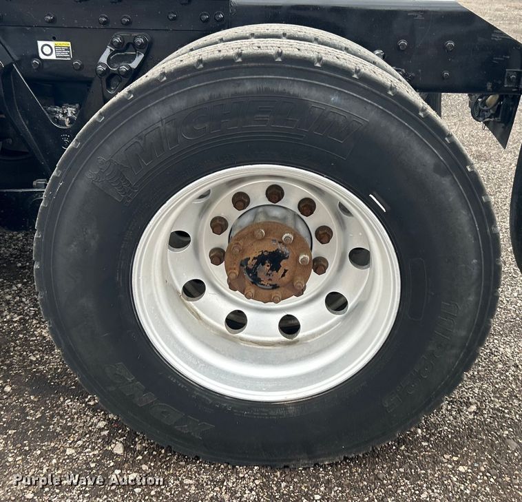 image for item EG1409 2006 Kenworth T800 semi truck