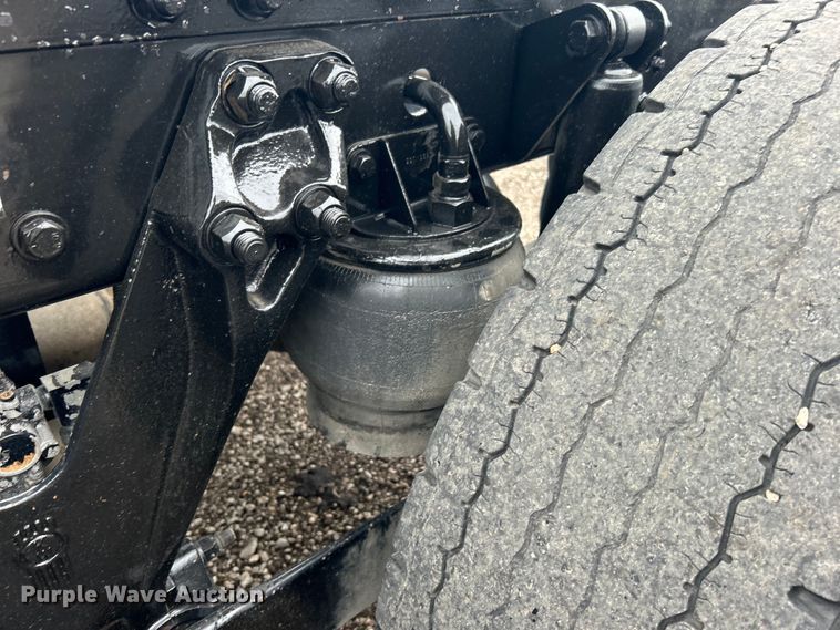 image for item EG1409 2006 Kenworth T800 semi truck