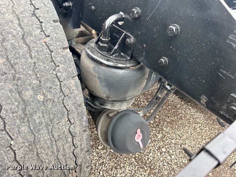 image for item EG1409 2006 Kenworth T800 semi truck