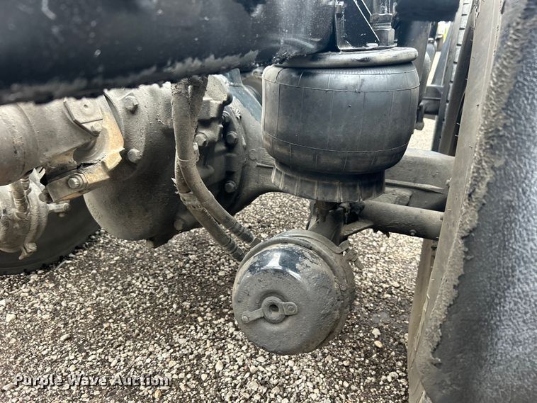 image for item EG1409 2006 Kenworth T800 semi truck