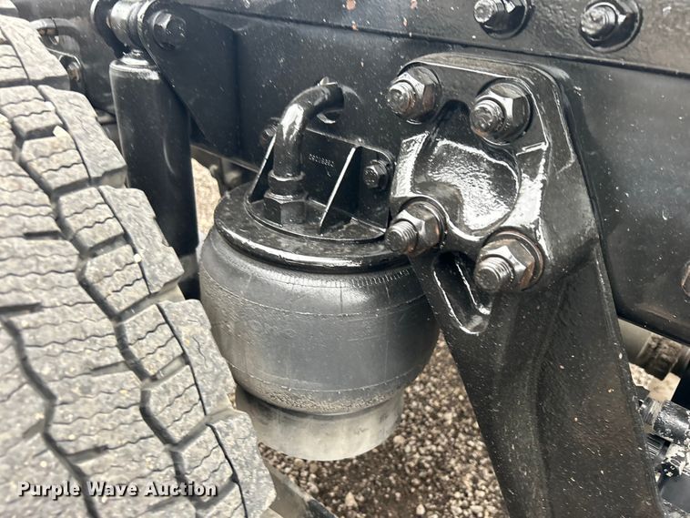 image for item EG1409 2006 Kenworth T800 semi truck