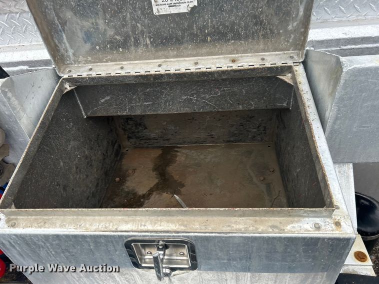 image for item EG1410 2001 Freightliner  FLD semi truck