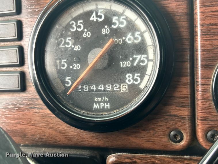 image for item EG1410 2001 Freightliner  FLD semi truck