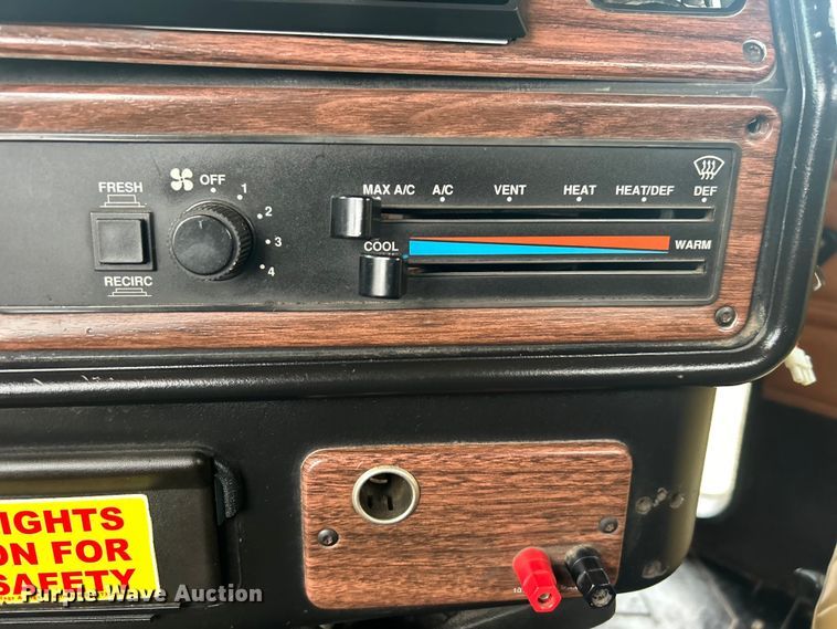 image for item EG1410 2001 Freightliner  FLD semi truck