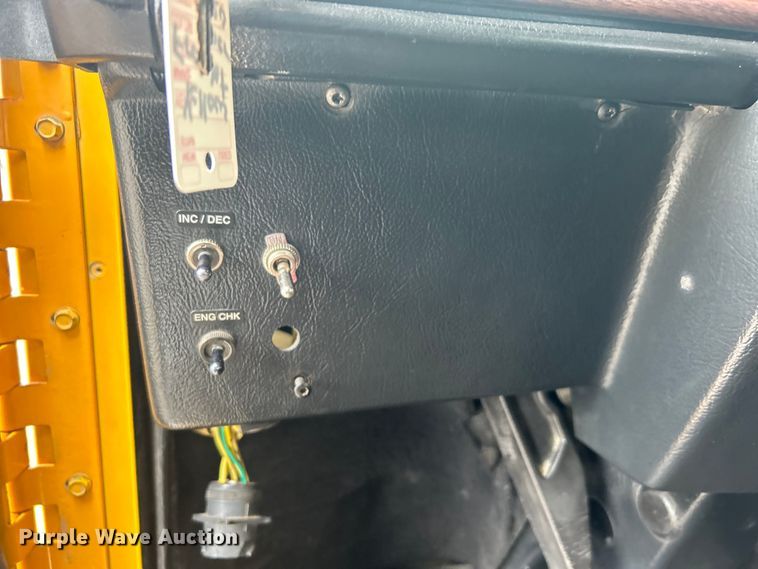 image for item EG1410 2001 Freightliner  FLD semi truck