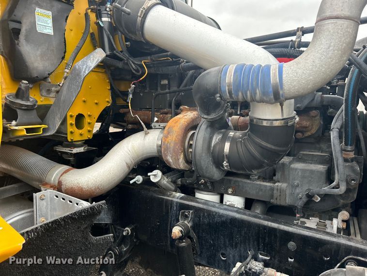 image for item EG1410 2001 Freightliner  FLD semi truck