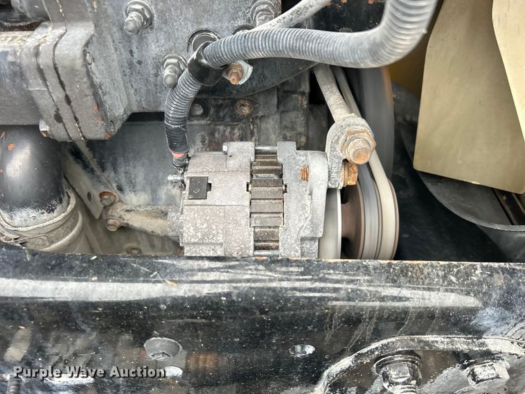 image for item EG1410 2001 Freightliner  FLD semi truck