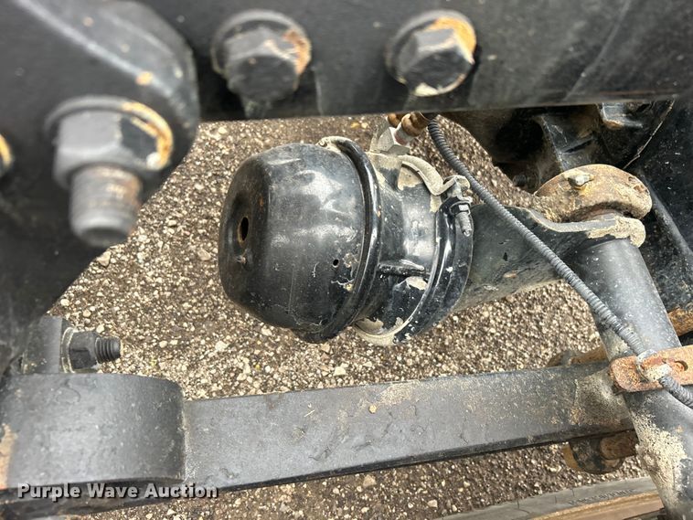 image for item EG1410 2001 Freightliner  FLD semi truck