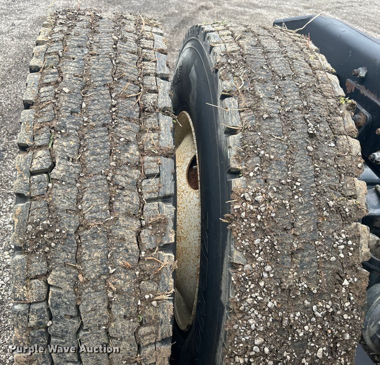 image for item EG1410 2001 Freightliner  FLD semi truck