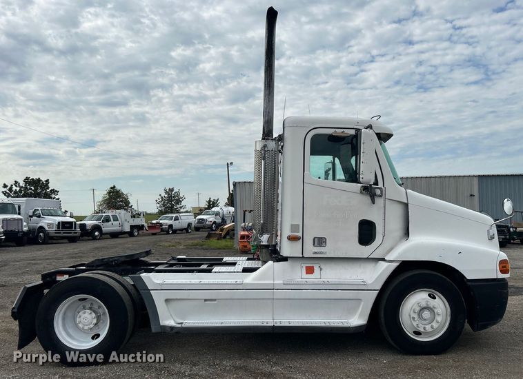 image for item EG1445 2002 Freightliner  Century Class semi truck