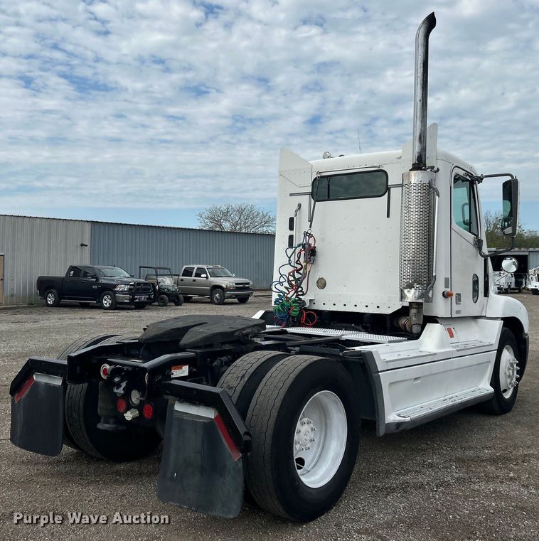 image for item EG1445 2002 Freightliner  Century Class semi truck