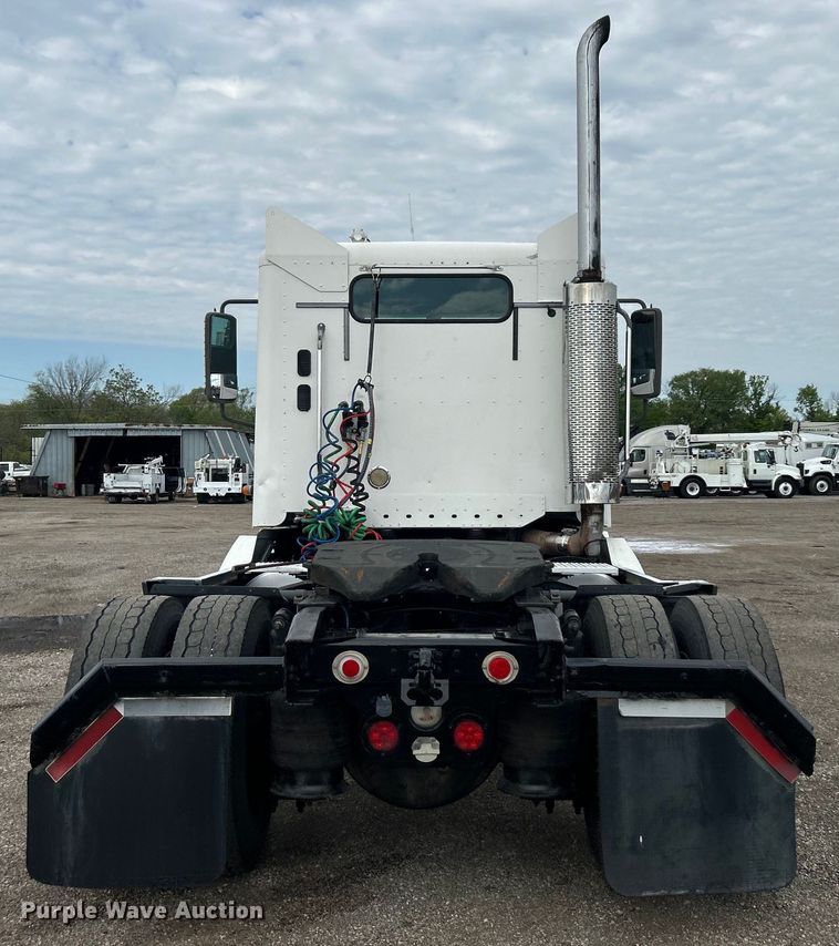 image for item EG1445 2002 Freightliner  Century Class semi truck