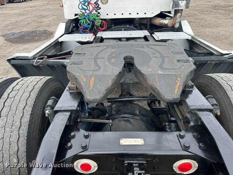 image for item EG1445 2002 Freightliner  Century Class semi truck