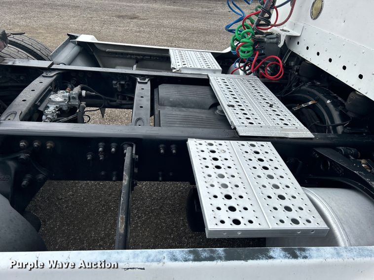 image for item EG1445 2002 Freightliner  Century Class semi truck