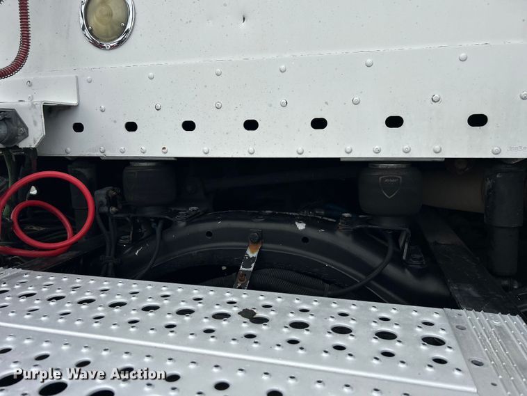 image for item EG1445 2002 Freightliner  Century Class semi truck