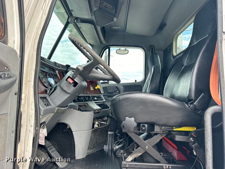 image for item EG1445 2002 Freightliner  Century Class semi truck