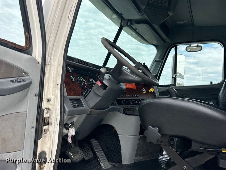 image for item EG1445 2002 Freightliner  Century Class semi truck