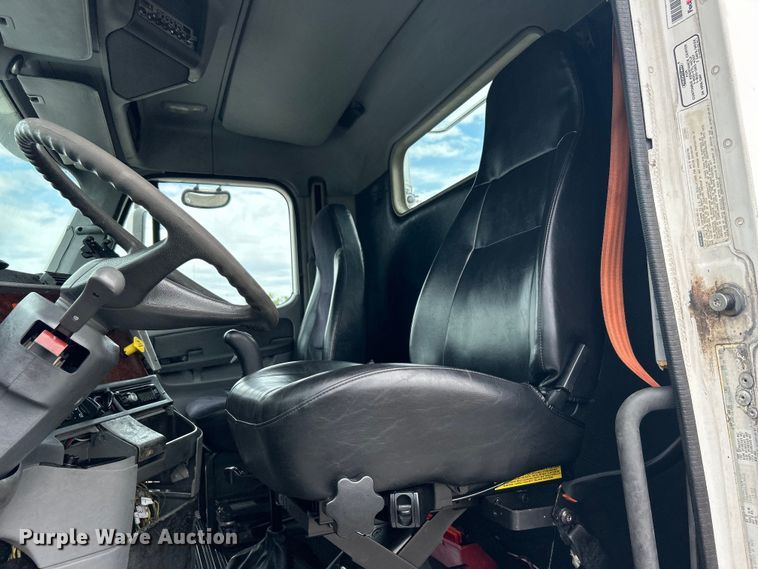 image for item EG1445 2002 Freightliner  Century Class semi truck