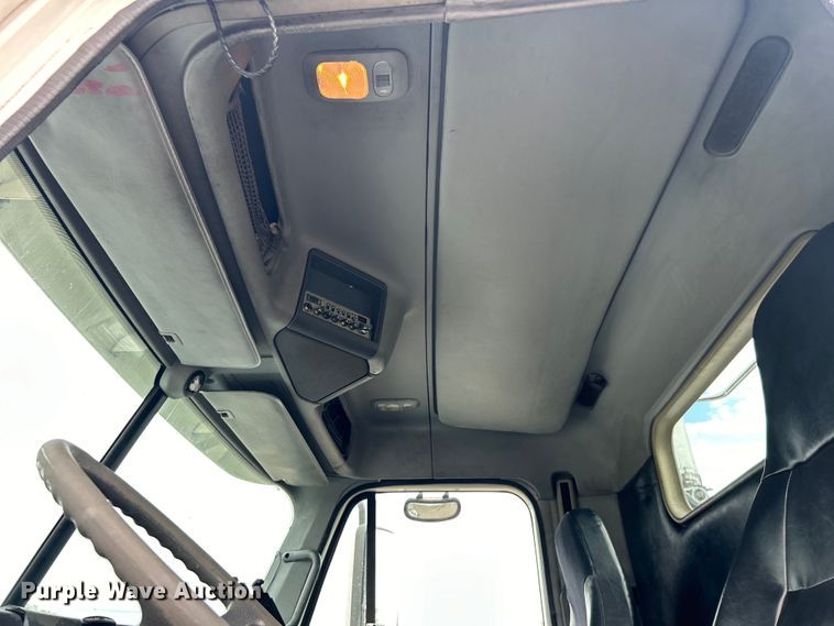 image for item EG1445 2002 Freightliner  Century Class semi truck