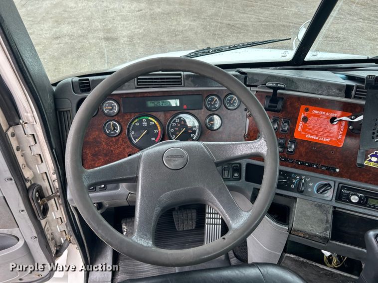 image for item EG1445 2002 Freightliner  Century Class semi truck