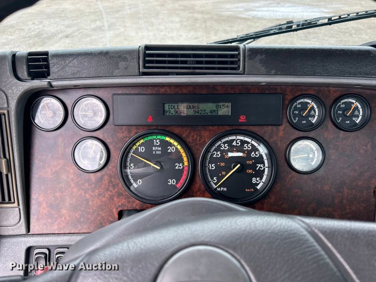 image for item EG1445 2002 Freightliner  Century Class semi truck