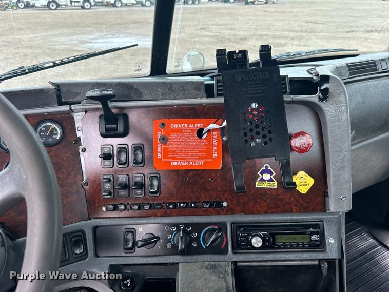 image for item EG1445 2002 Freightliner  Century Class semi truck