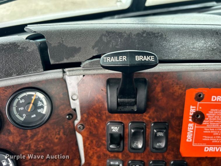 image for item EG1445 2002 Freightliner  Century Class semi truck