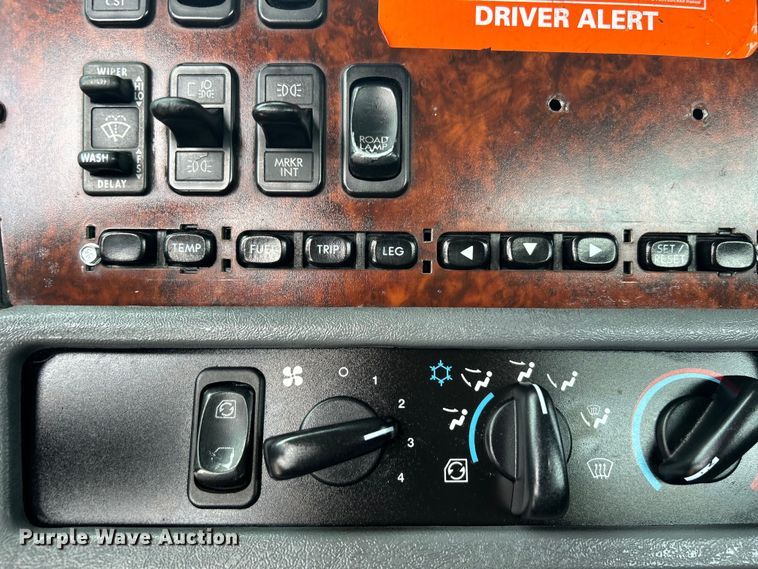 image for item EG1445 2002 Freightliner  Century Class semi truck