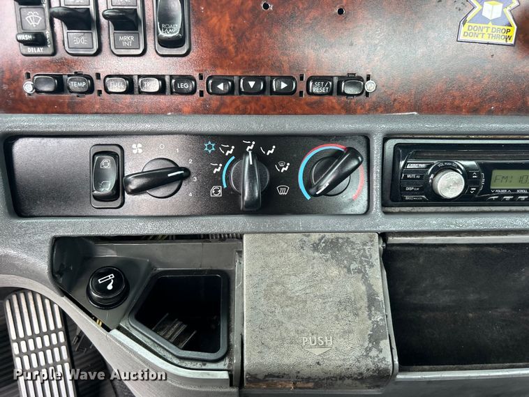 image for item EG1445 2002 Freightliner  Century Class semi truck