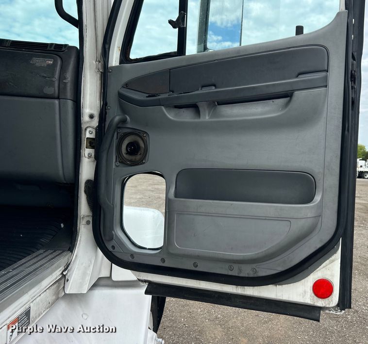 image for item EG1445 2002 Freightliner  Century Class semi truck