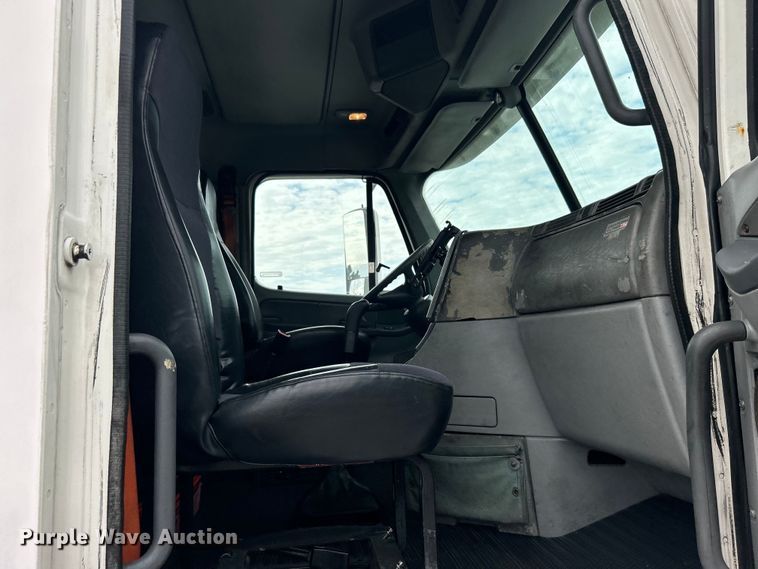 image for item EG1445 2002 Freightliner  Century Class semi truck