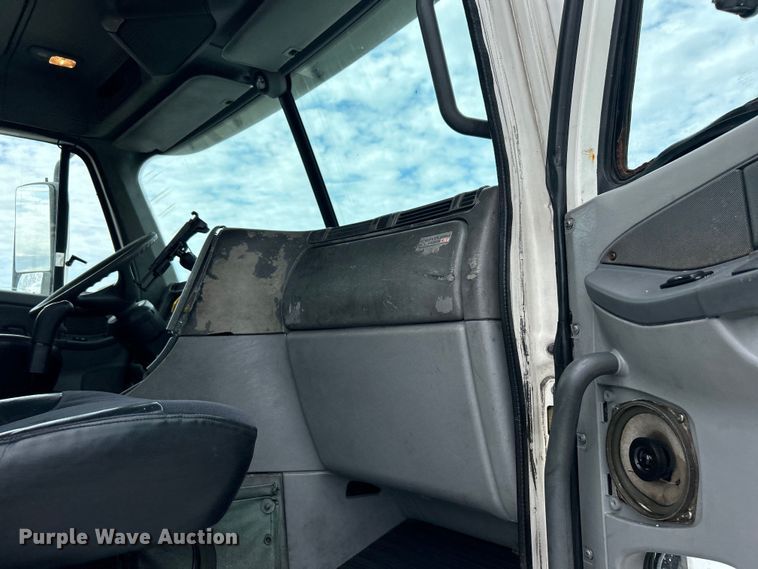 image for item EG1445 2002 Freightliner  Century Class semi truck