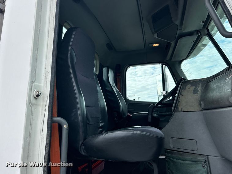 image for item EG1445 2002 Freightliner  Century Class semi truck