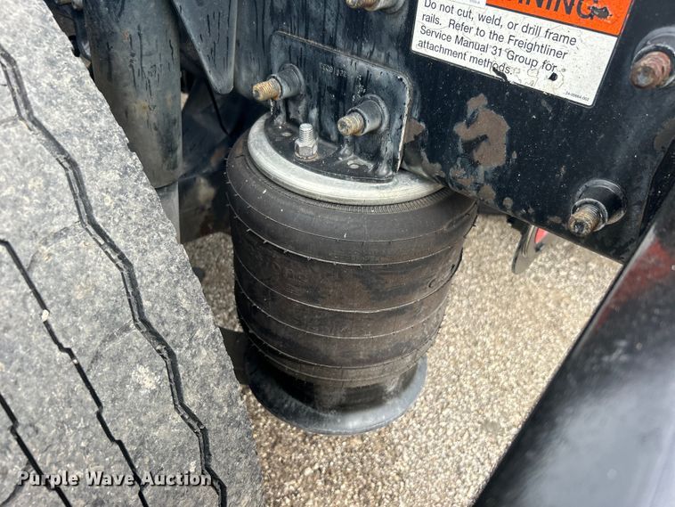 image for item EG1445 2002 Freightliner  Century Class semi truck