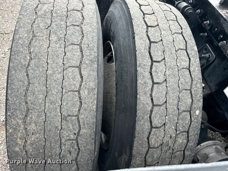 image for item EG1445 2002 Freightliner  Century Class semi truck