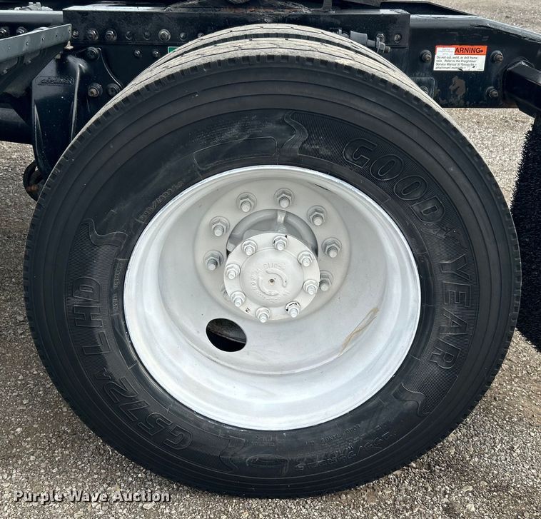 image for item EG1445 2002 Freightliner  Century Class semi truck