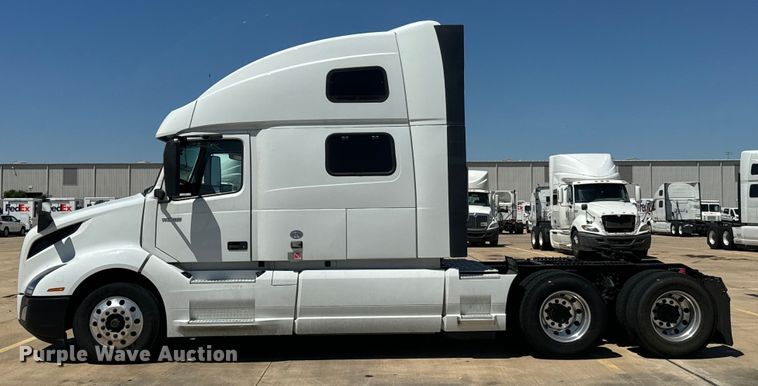 image for item EH3860 2020 Volvo VNL semi truck