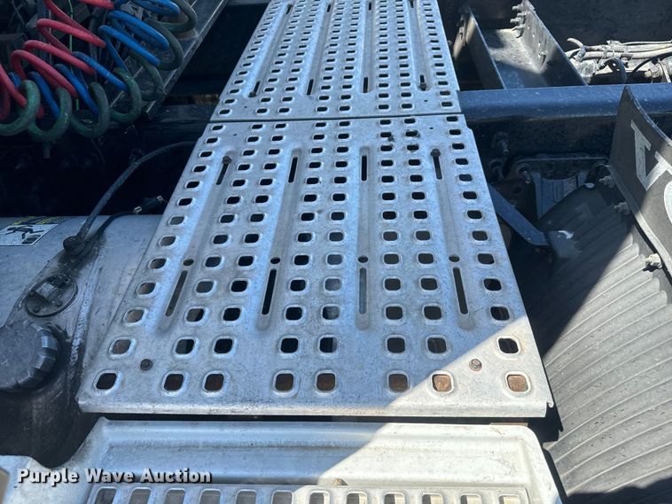 image for item EH3860 2020 Volvo VNL semi truck