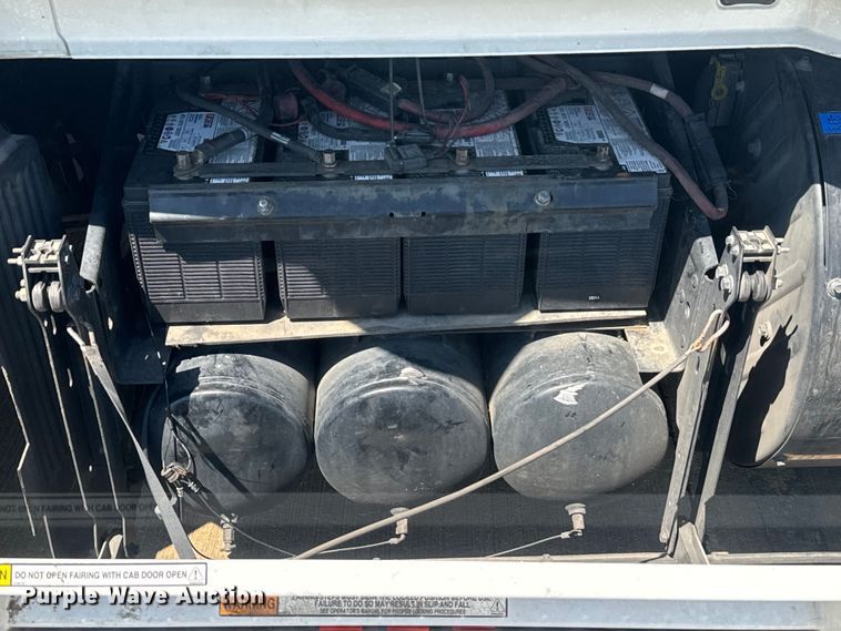 image for item EH3860 2020 Volvo VNL semi truck