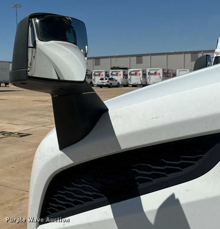 image for item EH3860 2020 Volvo VNL semi truck