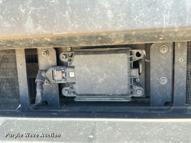 image for item EH3860 2020 Volvo VNL semi truck