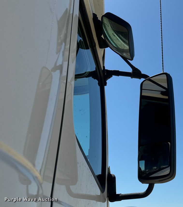 image for item EH3860 2020 Volvo VNL semi truck