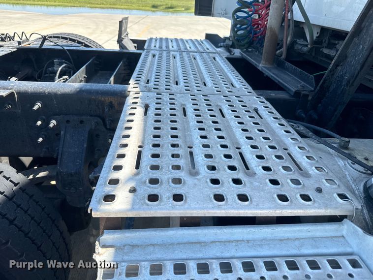 image for item EH3860 2020 Volvo VNL semi truck