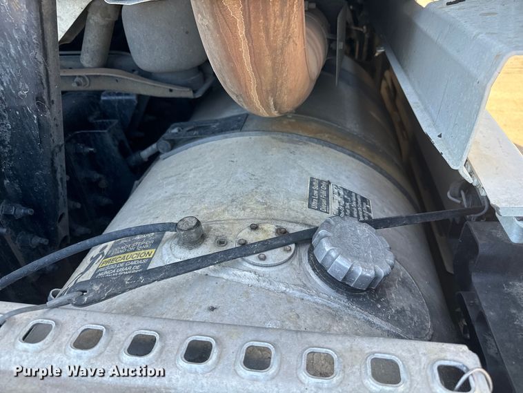 image for item EH3860 2020 Volvo VNL semi truck