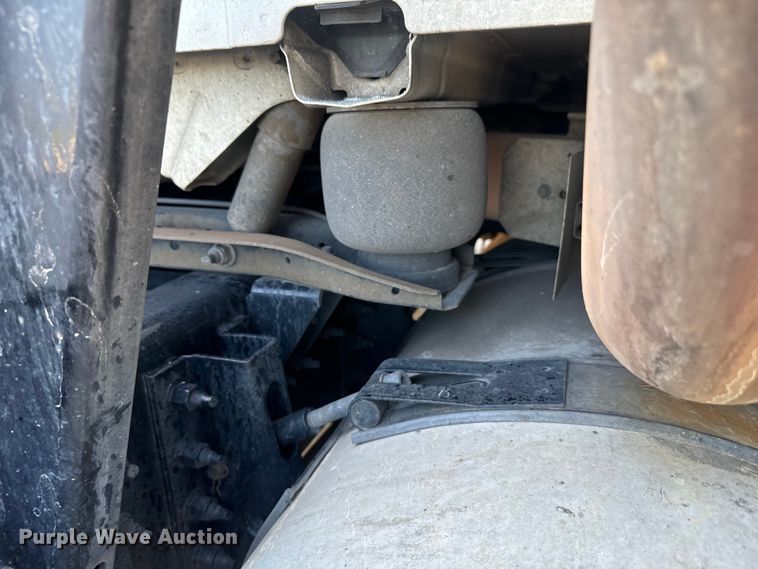 image for item EH3860 2020 Volvo VNL semi truck