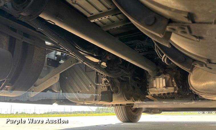 image for item EH3860 2020 Volvo VNL semi truck