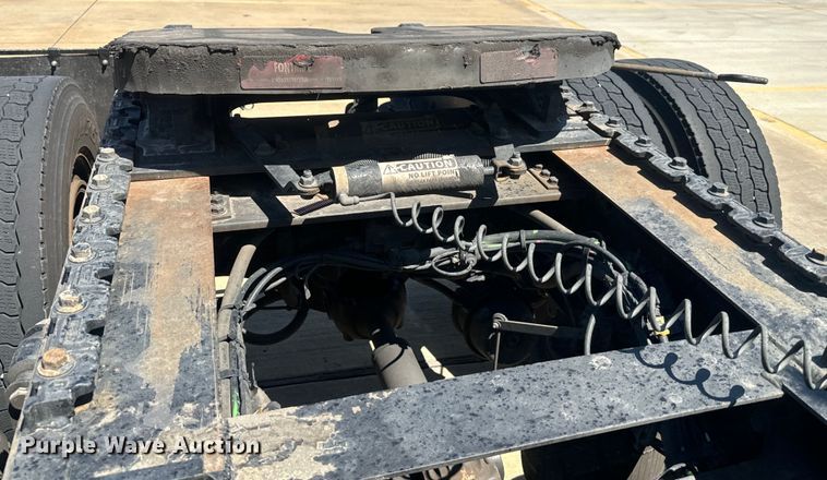 image for item EH3860 2020 Volvo VNL semi truck